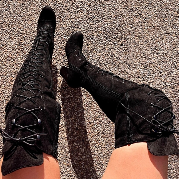 𝙇𝙖𝙨𝙩 𝙎𝙞𝙯 8 🖤Laced In Love Boot - Black - Picture 5 of 8